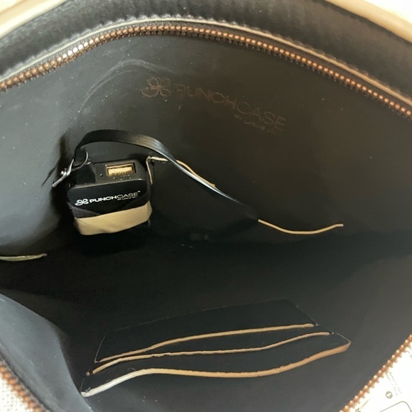 Punchcase by Leslie Hsu tablet case with built in charger.NWOT - Picture 3 of 8